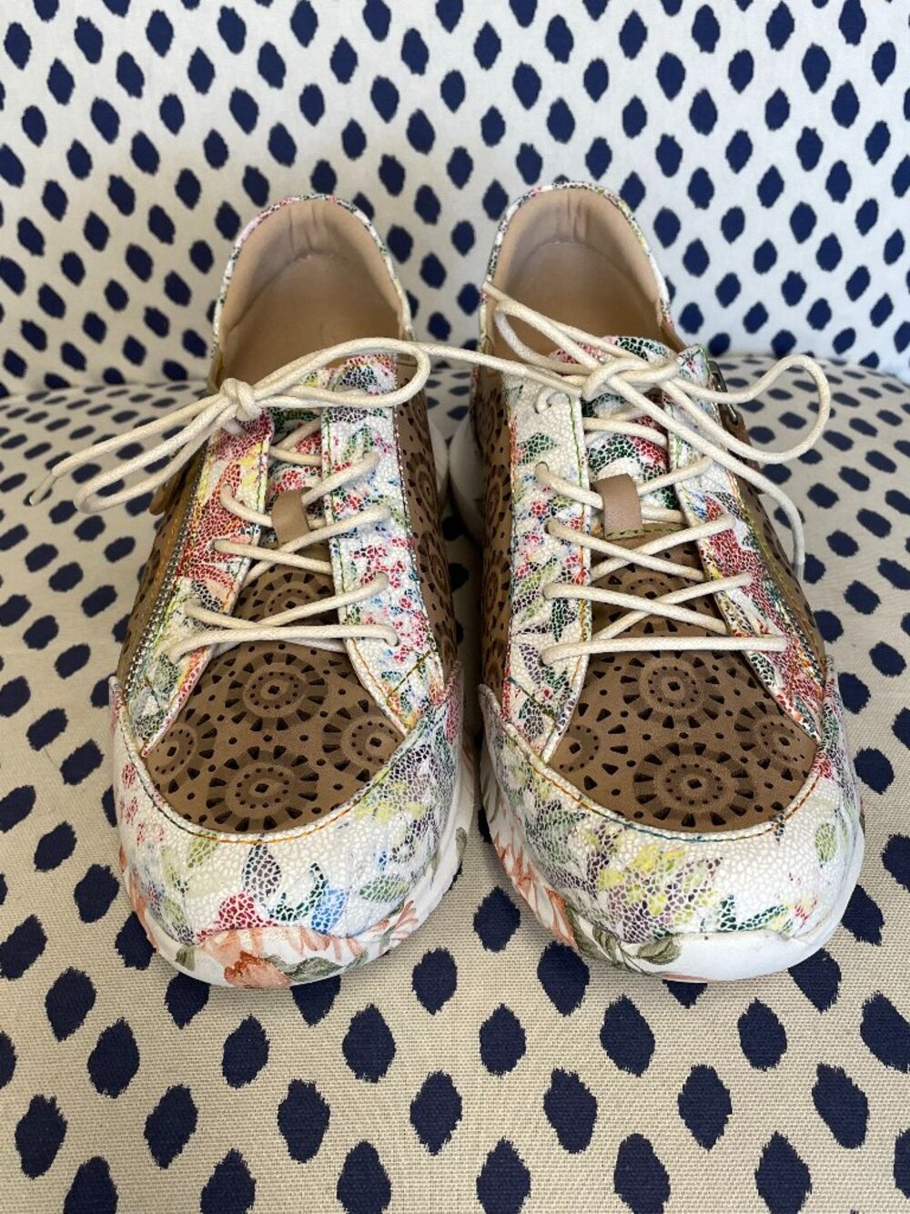 Spring Step Jazzie White Floral Sneakers Size 9